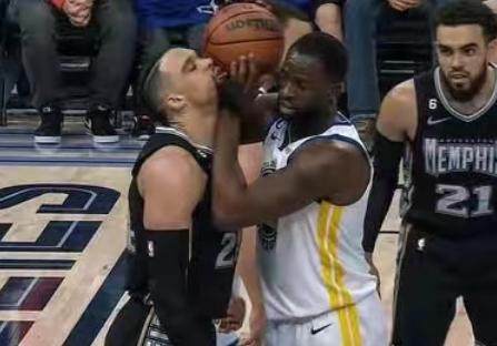 kaiyun-嘲讽句句扎心！狄龙：我比追梦更强 不会拳打队友